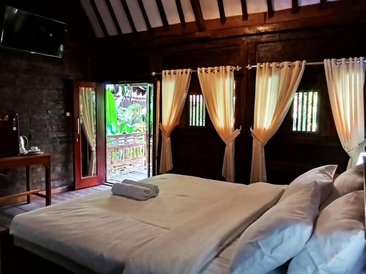 Tahlia'S Villa Sorongjukung Esterno foto
