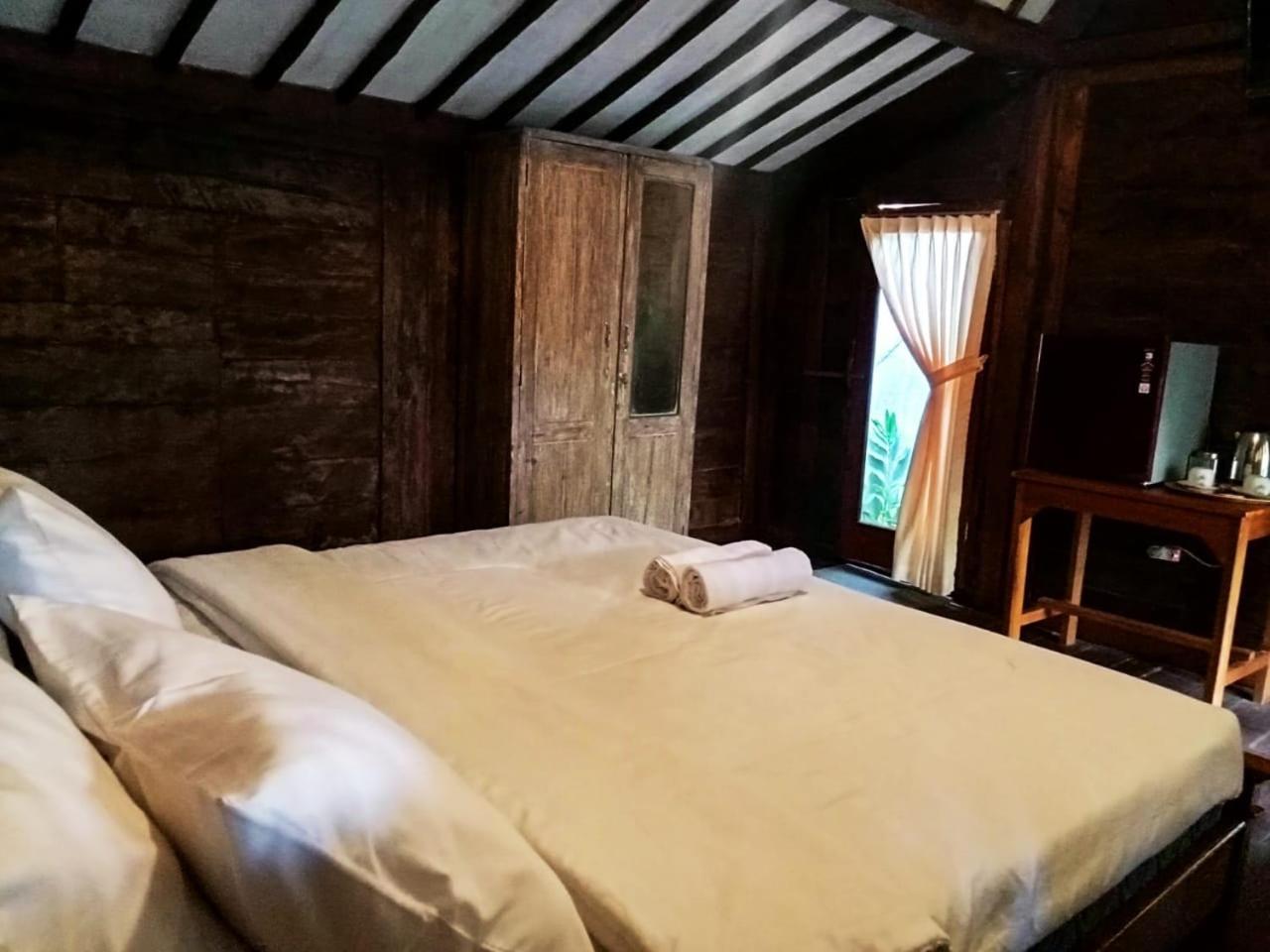 Tahlia'S Villa Sorongjukung Esterno foto